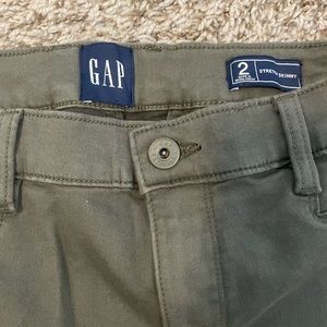 Gap Stretch Skinny Pant Size 2 army green